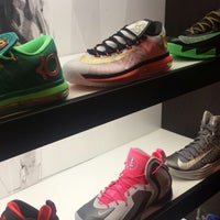 Photo taken at House of Hoops by Foot Locker by S A. on 8/8/2014