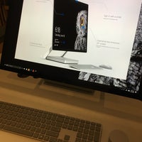 Photo taken at Microsoft Store by Jimmy C. on 11/14/2016