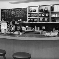 12/3/2014 tarihinde Tisane Pharmacy &amp;amp; Cafeziyaretçi tarafından Tisane Pharmacy &amp;amp; Cafe'de çekilen fotoğraf