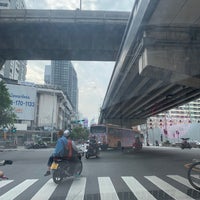 Photo taken at Ratchathewi Intersection Crossover by ปัจเจก บ. on 10/8/2021