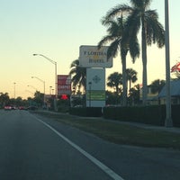 รูปภาพถ่ายที่ Floridian Hotel โดย Michelle F. เมื่อ 12/6/2012