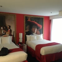 Das Foto wurde bei RED South Beach Hotel von Felix L. am 6/10/2016 aufgenommen