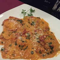รูปภาพถ่ายที่ Ruffino Italian Cuisine โดย Lisacnaz เมื่อ 7/3/2016