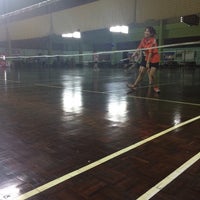 Photo taken at Suan Sa Ngob Badminton Court by Feemmhee P. on 6/7/2014