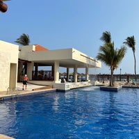 Photo taken at Barceló Huatulco Beach Resort by Dianss L. on 4/22/2023