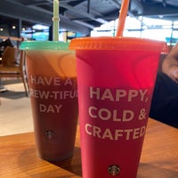 Photo taken at Starbucks by Dianss L. on 4/18/2022
