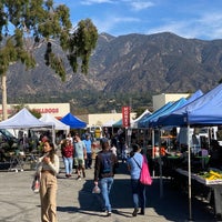 Photo taken at Pasadena-Victory Park Farmer&amp;#39;s Market by Jason H. on 11/5/2022