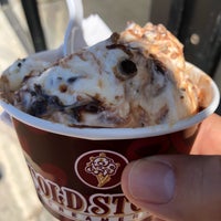 Photo taken at Cold Stone Creamery by Jason H. on 5/27/2019