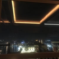 Das Foto wurde bei Bun&amp;amp;Bar İstanbul - Karaköy von Jenny R. am 10/30/2016 aufgenommen
