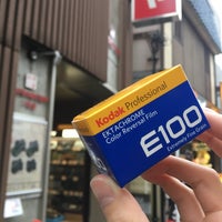 Photo taken at 荻窪カメラのさくらや 1号店 by 八ミツ on 12/6/2018
