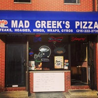 Снимок сделан в Mad Greeks Pizza &amp;amp; Take-Out Beer пользователем Alexander T. 10/14/2014