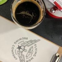 รูปภาพถ่ายที่ Flying Man Brewing Co. โดย Randy W. เมื่อ 5/17/2019