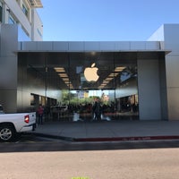 Photo taken at Apple Scottsdale Quarter by Bee P. on 11/11/2018