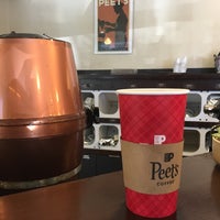 Foto tomada en Peet&amp;#39;s Coffee &amp;amp; Tea  por EJ S. el 11/5/2017
