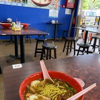 Photo taken at Geylang Prawn Noodle by Audrey T. on 2/11/2022