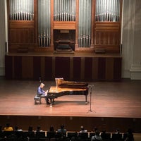Foto diambil di Victoria Concert Hall - Home of the SSO oleh Audrey T. pada 10/28/2022