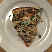 Das Foto wurde bei Blue Line Pizza von Ximena G. am 11/19/2018 aufgenommen