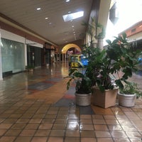 Foto tirada no(a) Foothills Mall por « uʍop-ıɐs-dn ». em 10/16/2019