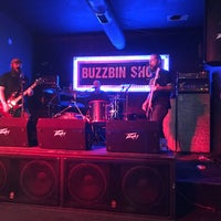 รูปภาพถ่ายที่ Buzzbin Art &amp;amp; Music Shop โดย Sarah G. เมื่อ 4/28/2018