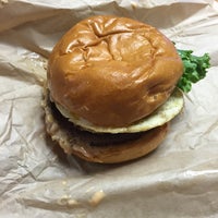 Das Foto wurde bei Modern Burger von Jay am 12/29/2014 aufgenommen