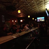 Foto tomada en Whirlaway Lounge  por Flip W. el 5/11/2012