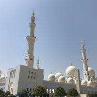 Photo taken at Sheikh Zayed Grand Mosque by YoMmaLiciOusS🎀 on 9/12/2017