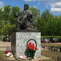 Photo taken at Памятник Ленину в Большевике by Дмитрий С. on 5/14/2014