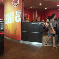 Photo taken at Burger King by İbrahim on 7/18/2016