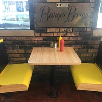 Foto tirada no(a) Burger Baron por Courtney . em 9/9/2017