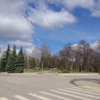 Photo taken at Парк им. Ленина (сад А. Матросова) by Yuri on 4/30/2018