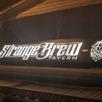 รูปภาพถ่ายที่ Strange Brew Tavern โดย John S. เมื่อ 5/19/2021