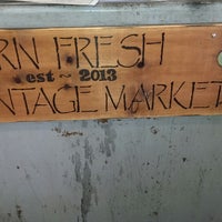 Das Foto wurde bei Barn Fresh Vintage Market von Denise B. am 1/25/2014 aufgenommen