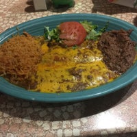 Foto scattata a El Chaparral Mexican Restaurant da Lisa K. il 12/8/2016
