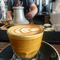 Foto tirada no(a) BREW | Coffee Bar por Devin B. em 4/19/2016