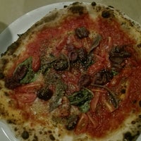 Снимок сделан в Bella Napoli Pizzeria пользователем Chiara O. 8/18/2016