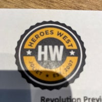Foto tirada no(a) Heroes West Sports Grill por See B. em 11/21/2020