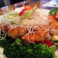 Снимок сделан в Mai Thai Restaurant пользователем Nancy W. 3/8/2014