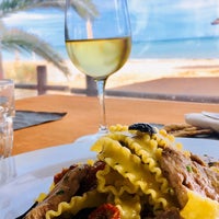 รูปภาพถ่ายที่ Raphael Beach ristorante e spiaggia โดย Raphael Beach ristorante e spiaggia เมื่อ 6/10/2020