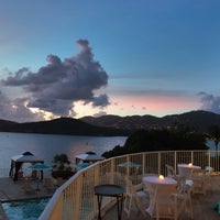 รูปภาพถ่ายที่ Frenchman&amp;#39;s Reef &amp;amp; Morning Star Marriott Beach Resort โดย C S. เมื่อ 11/11/2016