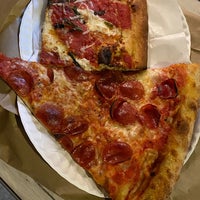 Снимок сделан в Williamsburg Pizza пользователем Crystal 10/16/2021
