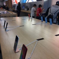 Photo taken at Apple First Colony Mall by Maurício M. on 11/17/2018