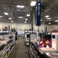 Photo taken at Best Buy by Maurício M. on 5/11/2018