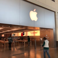 Photo taken at Apple First Colony Mall by Maurício M. on 4/26/2018
