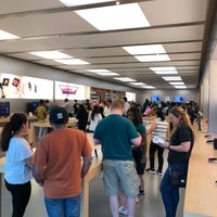 Photo taken at Apple First Colony Mall by Maurício M. on 5/5/2018
