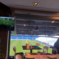 Foto diambil di Real Café Bernabéu oleh Makarena A. pada 6/5/2019