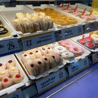 Photo taken at Mister Donut by Raymond on 4/21/2021