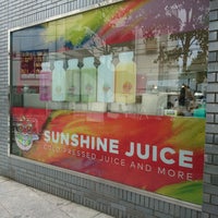 Photo taken at Sunshine Juice Roppongi by Johnny K. on 10/14/2017