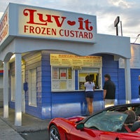 รูปภาพถ่ายที่ Luv-It Frozen Custard โดย Luv-It Frozen Custard เมื่อ 1/27/2014