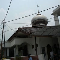 Photo taken at Masjid Al-Hidayah by Haunz™ on 10/26/2012