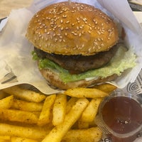 Photo taken at Ohannes Burger by Ayşe Ö. on 9/27/2022